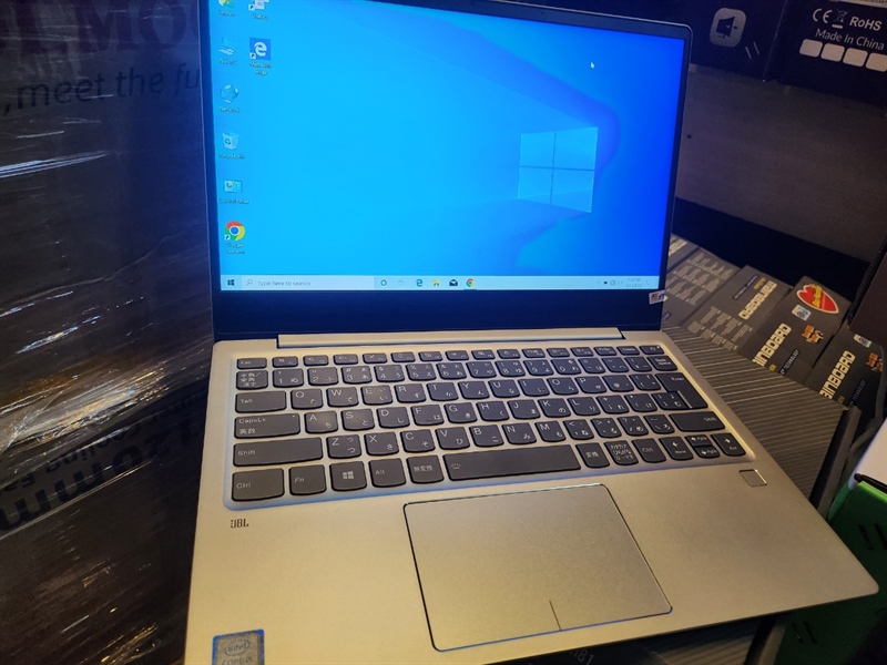 Lenovo 81BV Full HD màu bạc i5 8250U Ram 8Gb nhôm nguyên khối