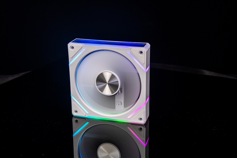 Fan tản nhiệt máy tính Leopard V1 ARGB - Trắng thổi xuôi